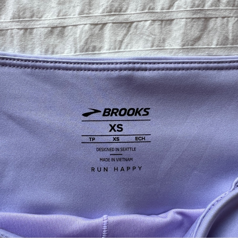 NWT Brooks Women's Chaser 7" Short in Violet Dash, XS - Picture 9 of 15